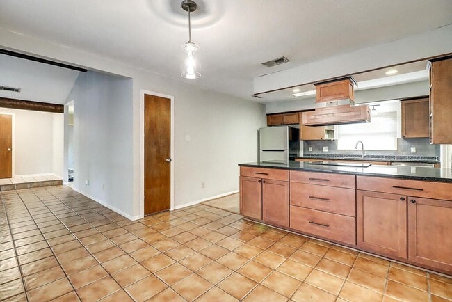 Building Photo - 3121 Seafoam Dr