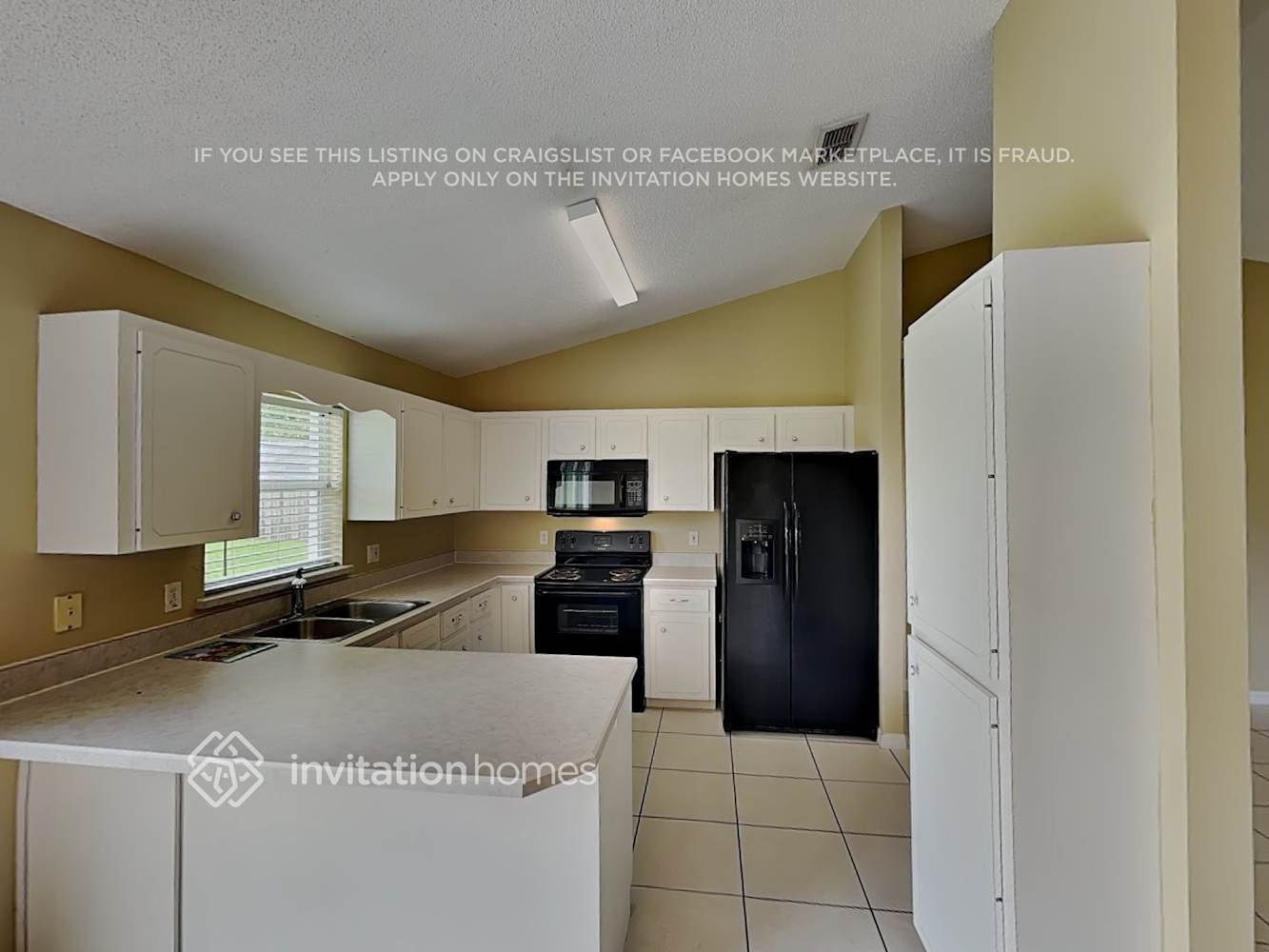 Building Photo - 3132 Travelers Palm Dr