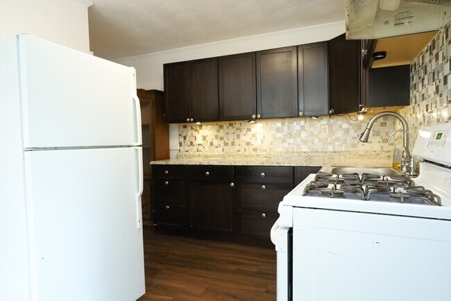 Building Photo - 98 Woodside Ave