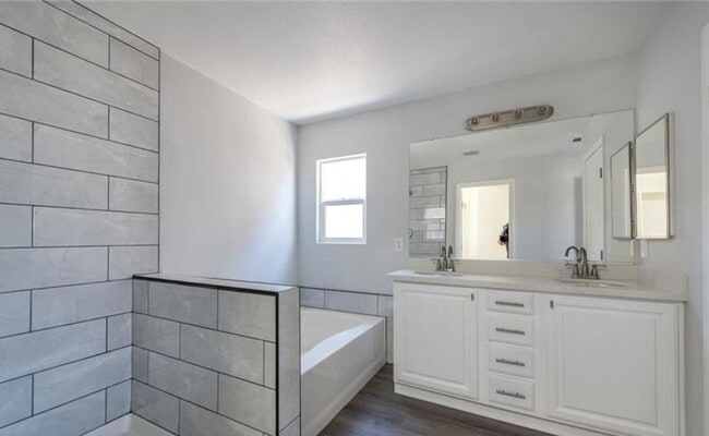 Building Photo - GORGEOUS 4 BEDROOM TWO STORY HOME