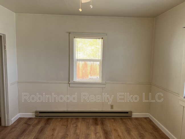 Building Photo - 366 4th St