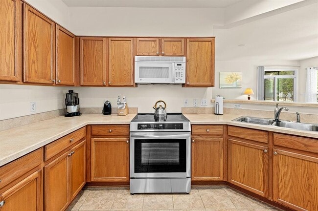 Building Photo - 109 Providence St