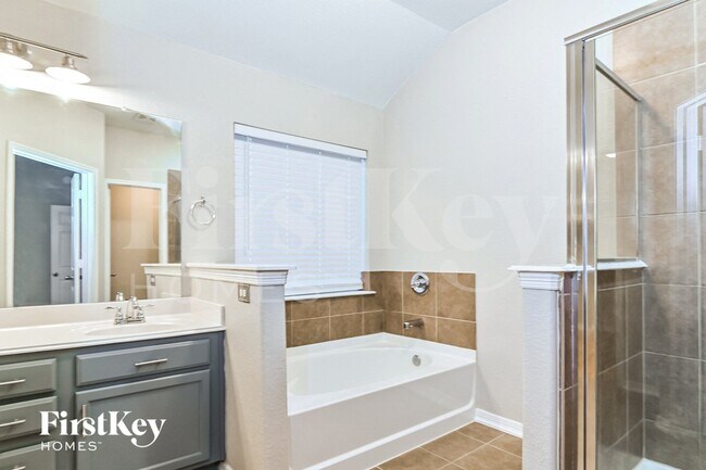 Building Photo - 9907 Clanton Pines Dr