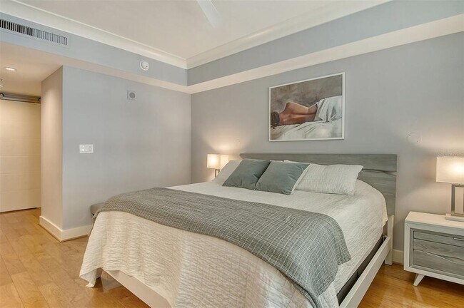 Building Photo - 1350 Main St