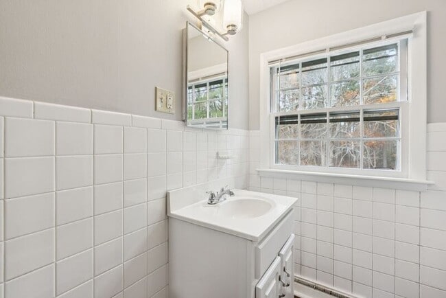 Building Photo - 1087 Littlefield Rd