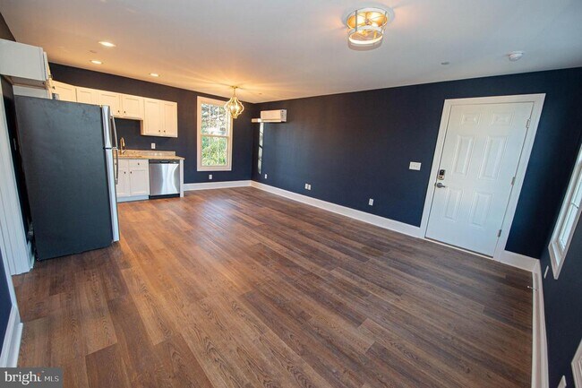 Building Photo - 106 Colonial Ct