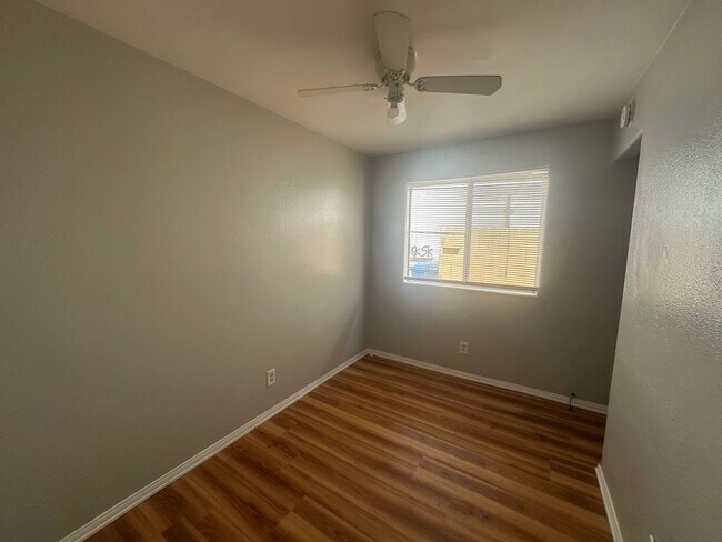 Building Photo - 4554 N Lakewood Blvd