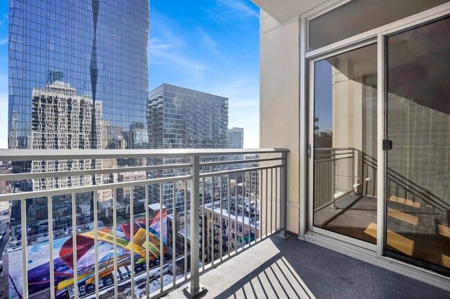 Building Photo - 1250 S Michigan Ave