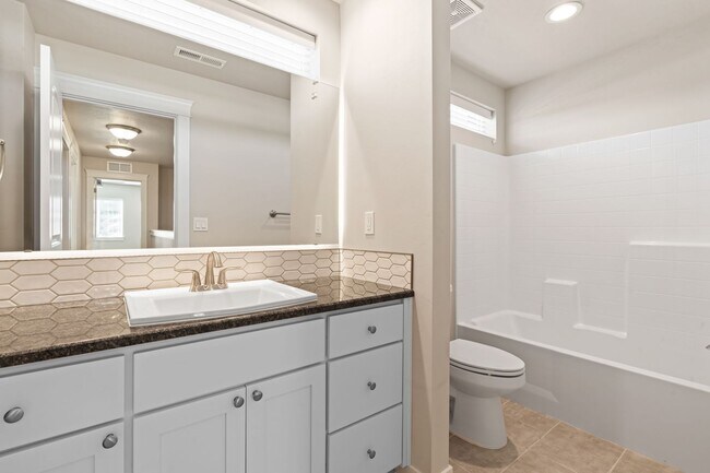 Building Photo - GORGEOUS 3bd/2.5ba Payette Duplex w/Modern construction, pristine condition, and ready for you!