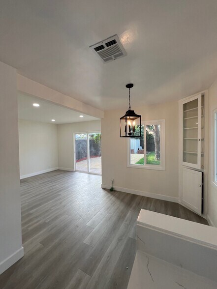 Building Photo - 515 Allen Ave