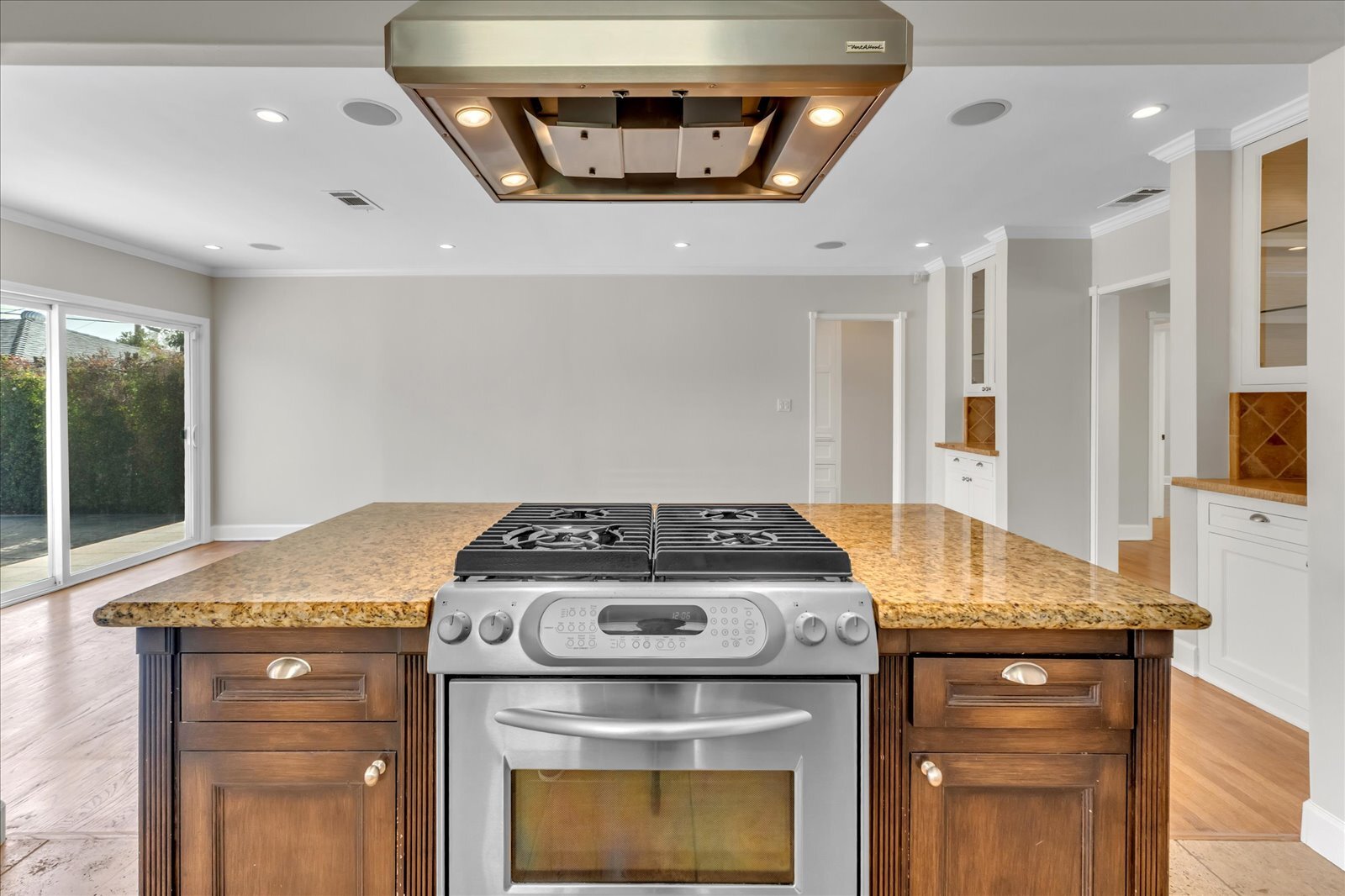 Kitchen - 4710 Cartwright Ave