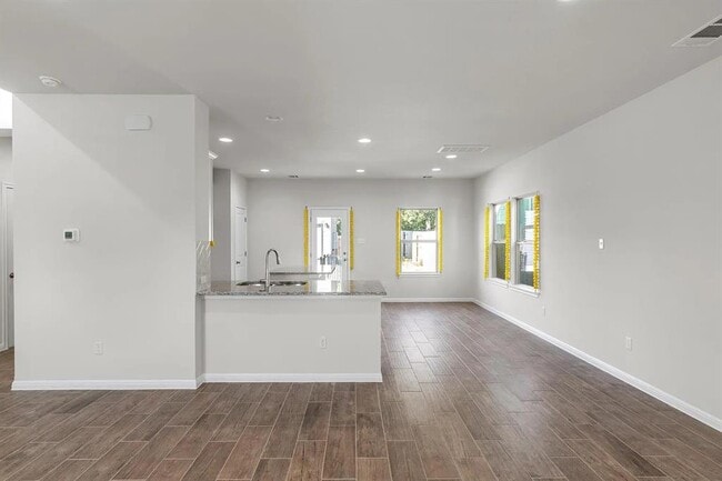 Building Photo - 1725 Lakota Ln