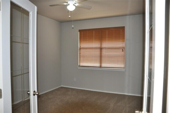 Building Photo - 507 Las Colinas Dr
