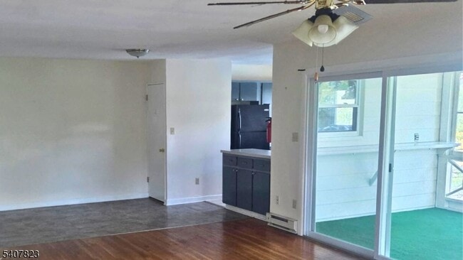 Building Photo - 304 Lake Shore S