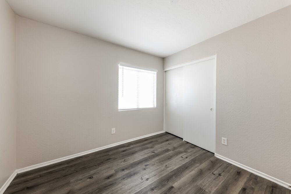 Building Photo - 11834 W Sunnyside Dr