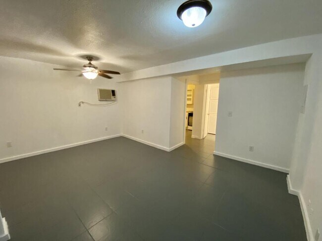 Building Photo - 1132 W French Pl, Unit 4