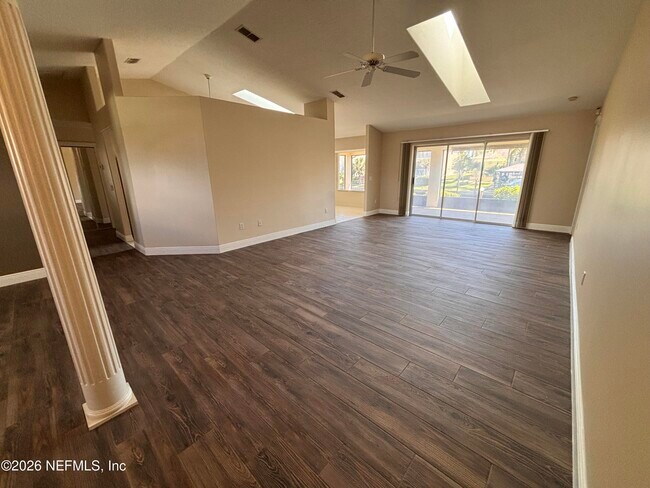 Building Photo - 20 Clarendon Ct N