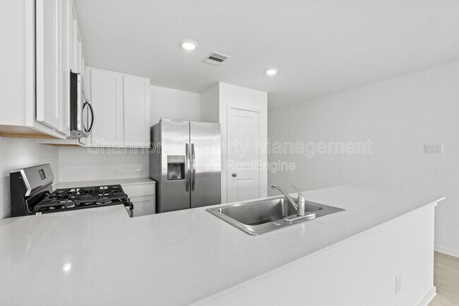 Building Photo - 214 Forest W St