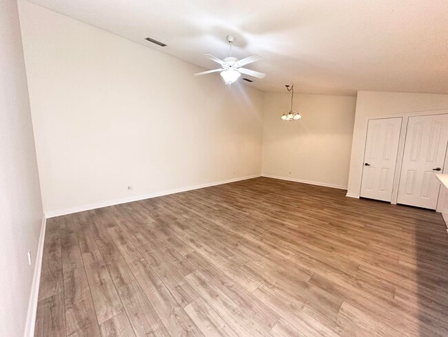Building Photo - 9157 Sun Terrace Cir