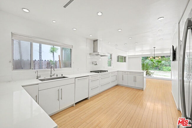 Building Photo - 9512 Duxbury Ln