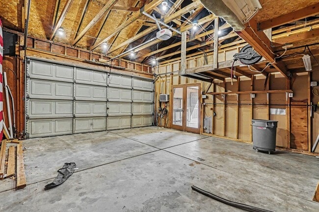 Building Photo - 6881 Fox Way