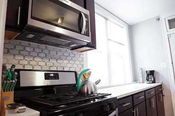 Building Photo - 6444 N Washtenaw Ave