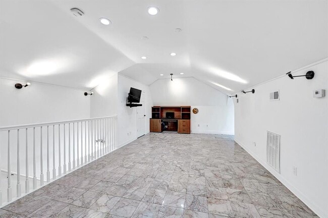 Building Photo - 1 Magnolia Bend Dr