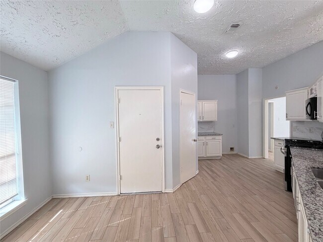 Building Photo - 5310 Park Shore Dr