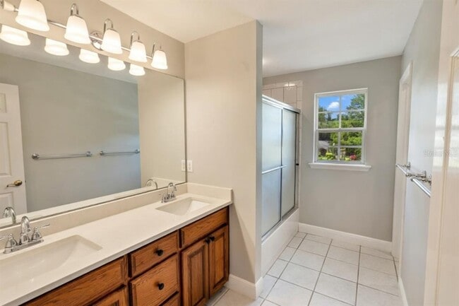 Building Photo - 1501 Limona Rd