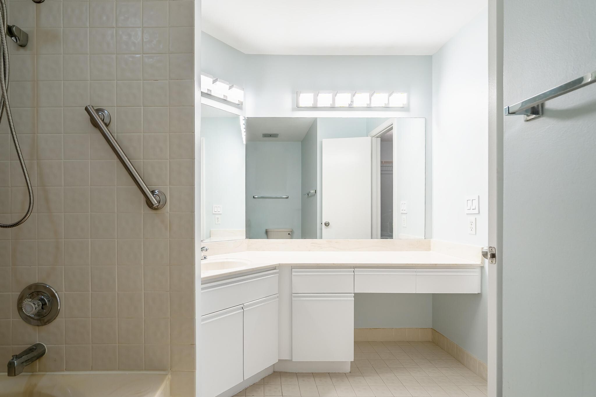 Building Photo - 3351 Emerald Oaks Dr