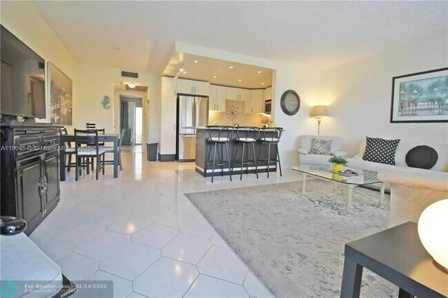 Building Photo - 4008 Berkshire A