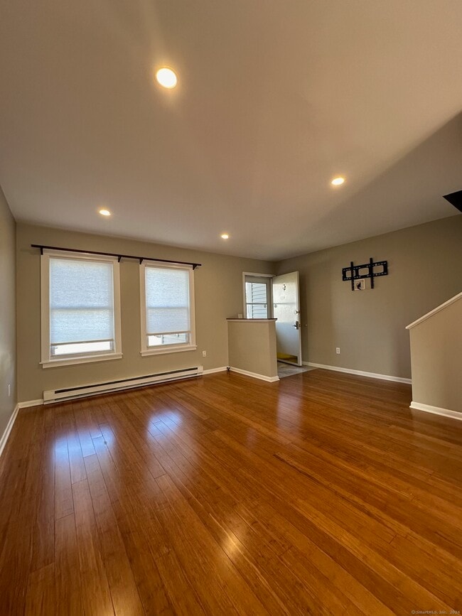 Building Photo - 26 Couch St