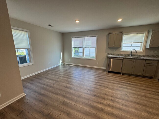 Building Photo - 207 Mountaindale Dr