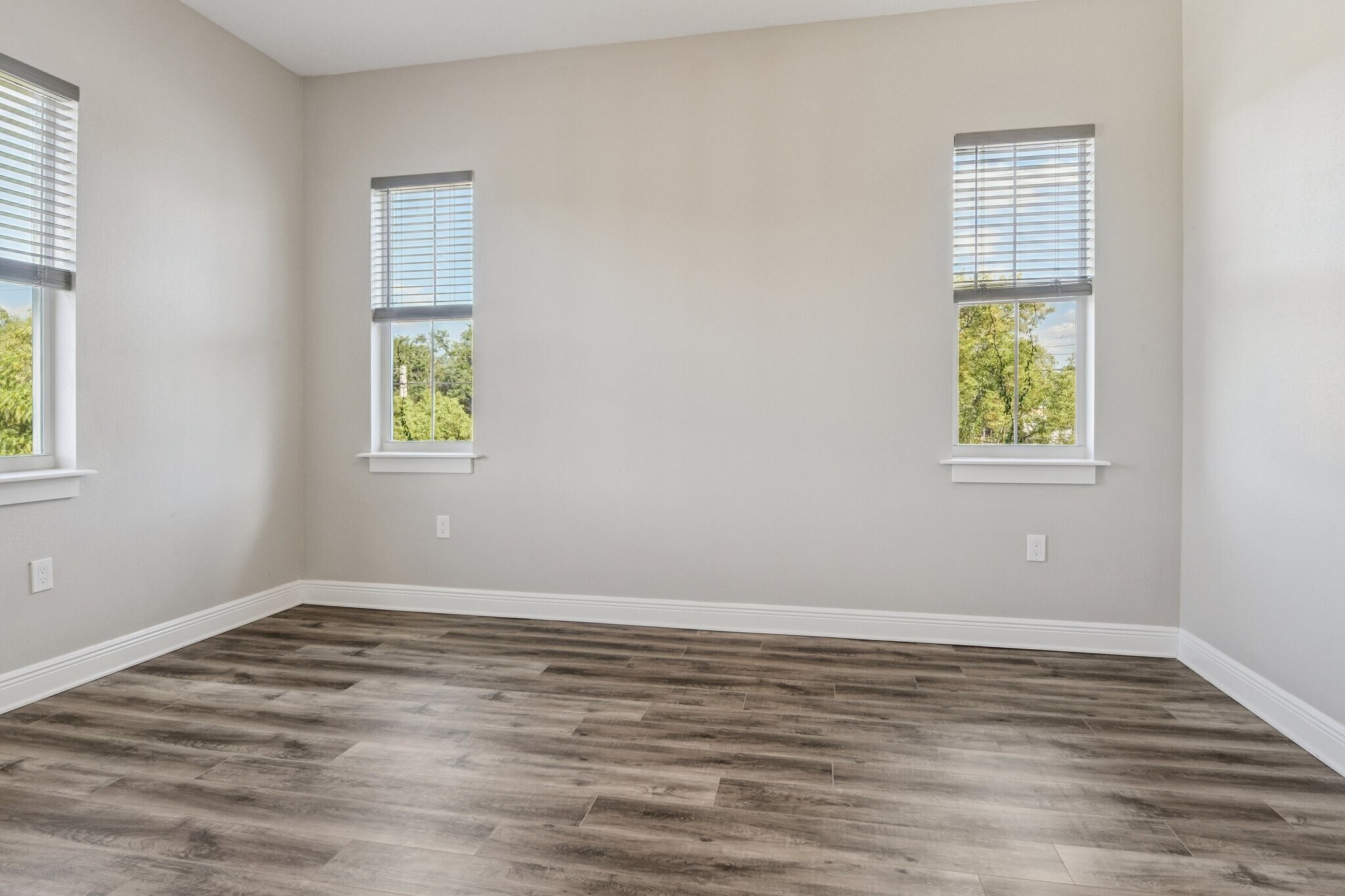 Building Photo - 1410 E Curtis St