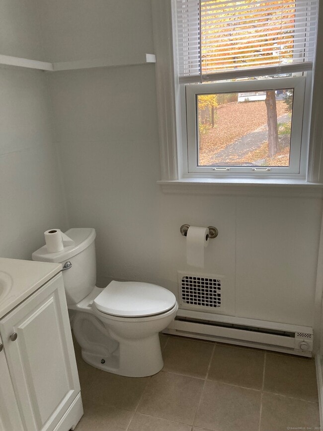 Building Photo - 434 N Main St