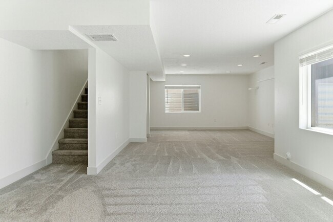 Building Photo - 5152 E Sequoia Way