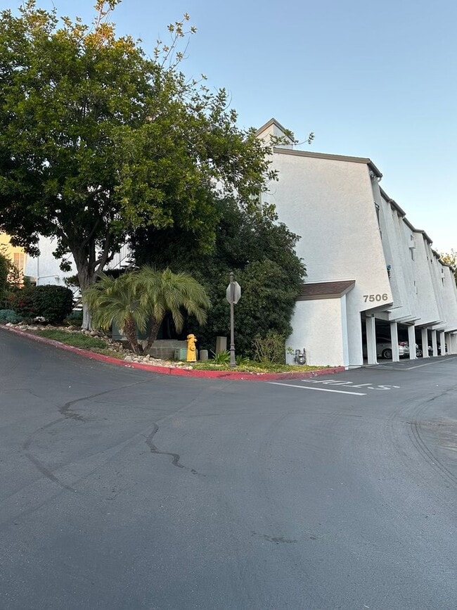 Building Photo - 7506 Parkway Dr