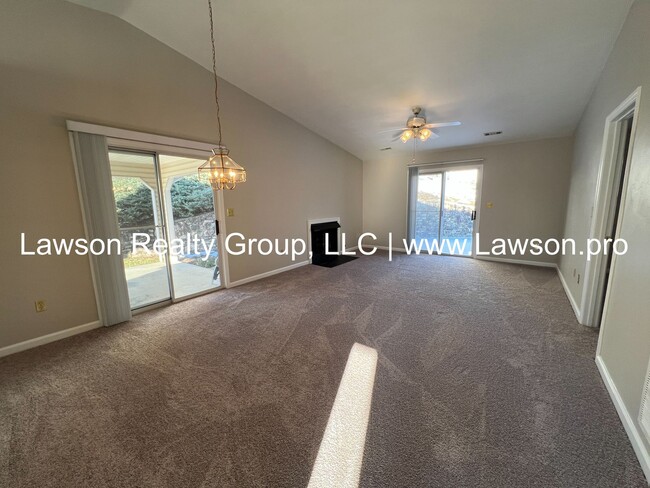 Building Photo - One Level Living in Convenient Roanoke Loc...