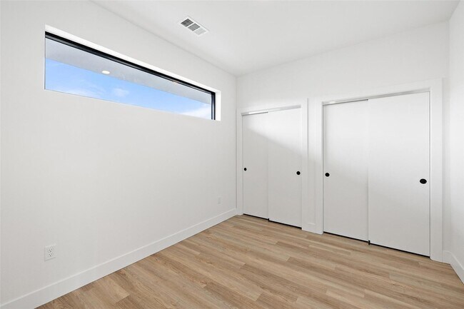 Building Photo - 4315 S Congress Ave