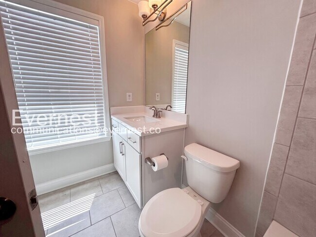 Building Photo - Luxury Living at its Finest: Stunning 3-Bedroom Townhouse in Townsend at Lenox Park / No Pets All...