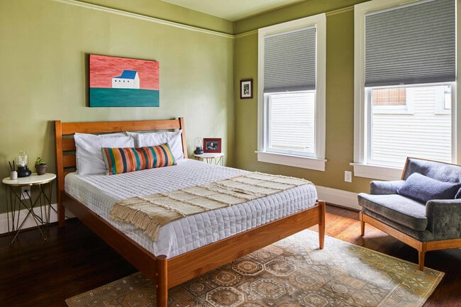 Building Photo - 1623 11th Pl S