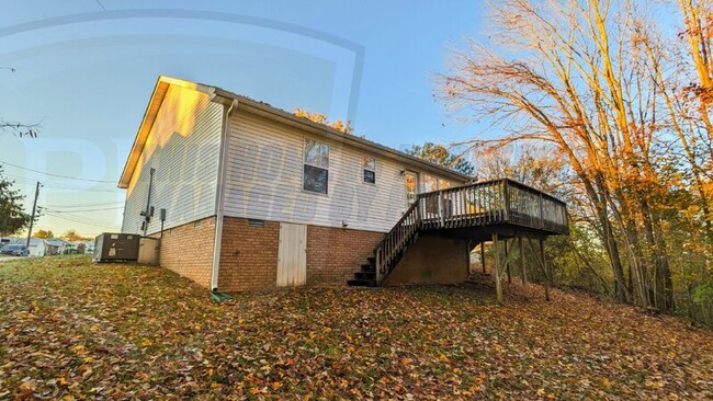 Building Photo - 1352 Chucker Dr