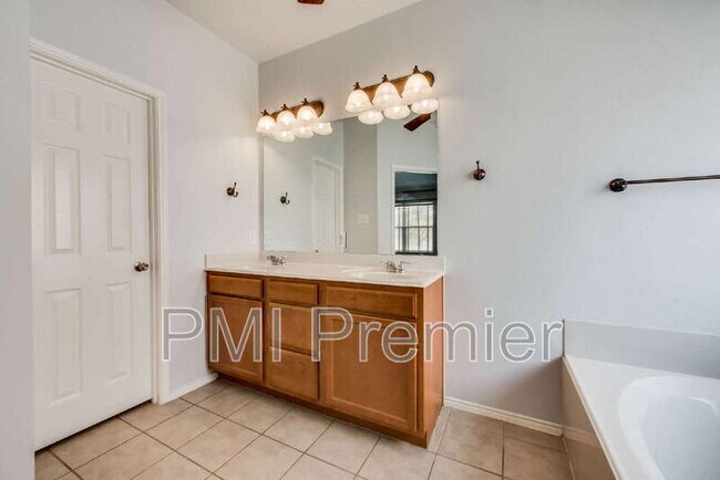Building Photo - 4005 Ringdove Way