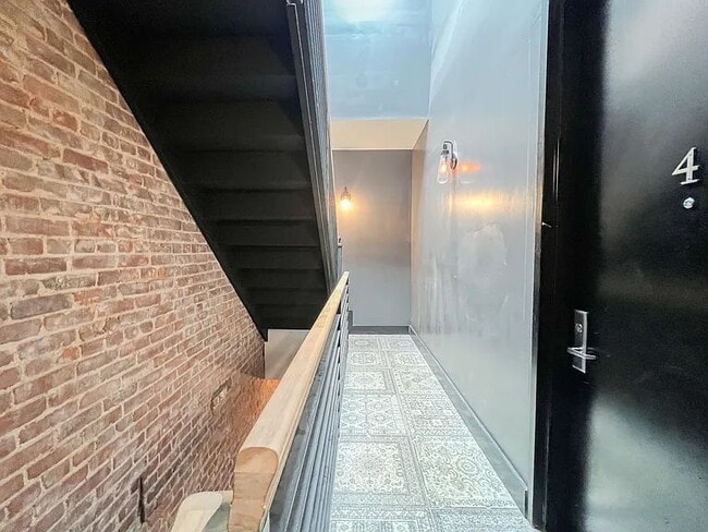 Building Photo - "Charming 1-Bedroom Retreat in Prime Brooklyn Location – Your Urban Oasis Awaits!"