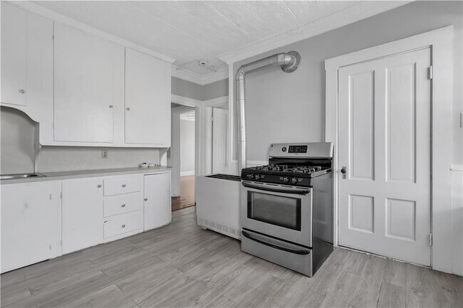 Building Photo - 244 Paradis Ave