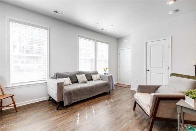 Building Photo - 4642 Wistar Creek Dr