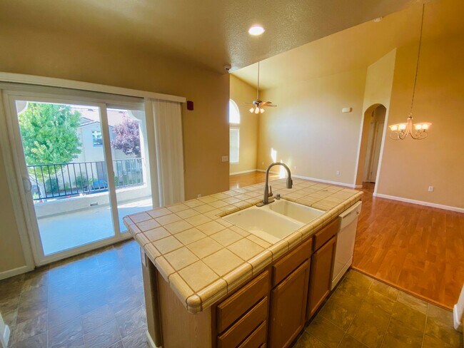 Building Photo - Gorgeous Condo on Sheldon