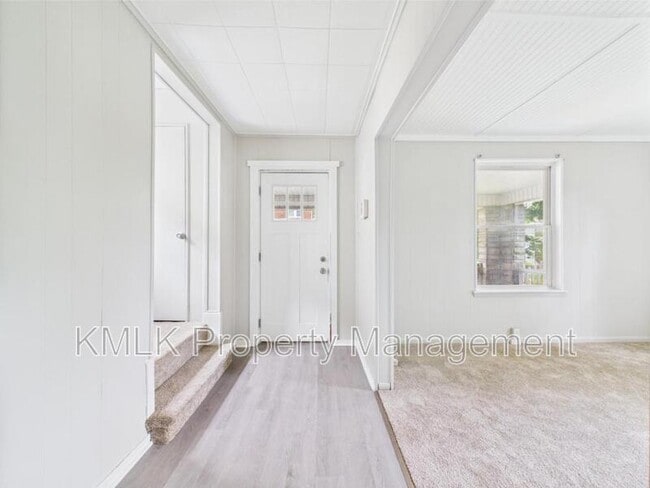 Building Photo - 448 E Voris St