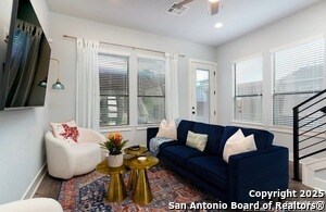 Building Photo - 419 Cactus St