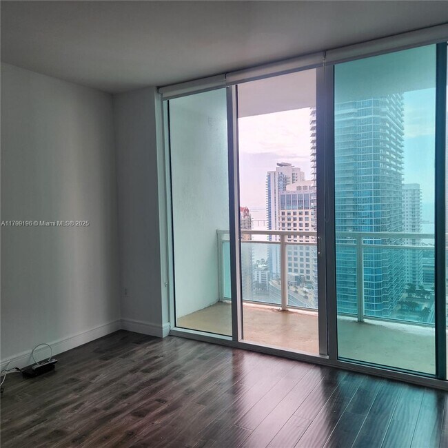 Building Photo - 950 Brickell Bay Dr
